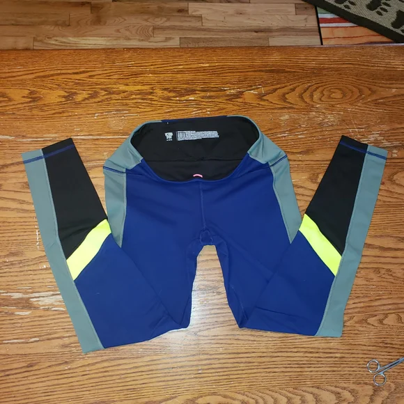 Victoria's Secret Blue and Green Leggings - Picture 5 of 6